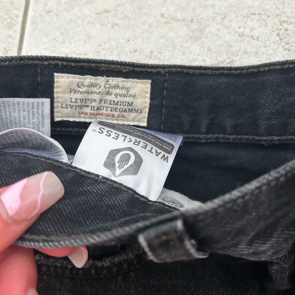 Levis 501 black shorts from Aritzia!! - Picture 2 of 4